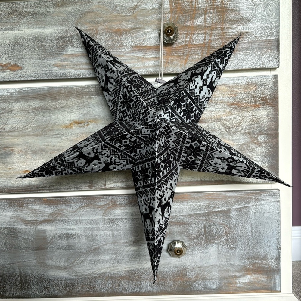 Foldable Perforated Winter Star - Picture 3 of 7